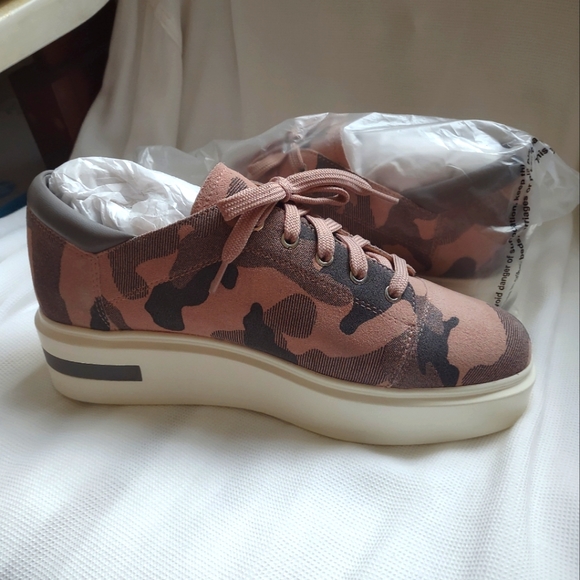 Linea Paolo kruz woman Sneakers size 9 Blush and gray como - Picture 2 of 8